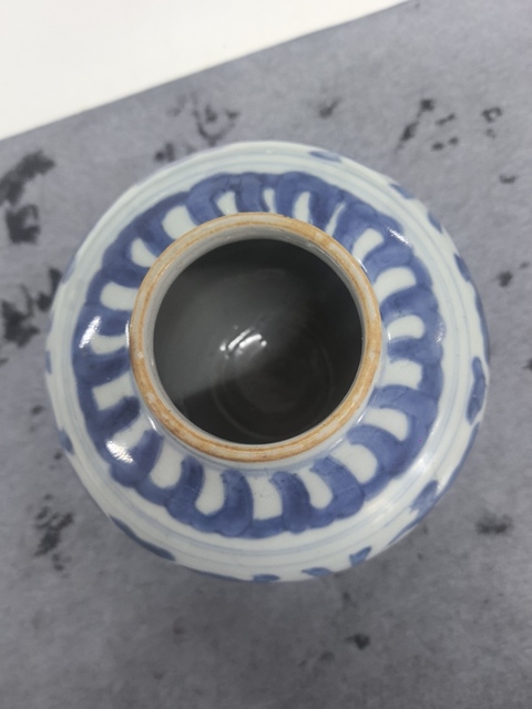 古玩陶瓷花卉紋青花罐真品鑒賞圖