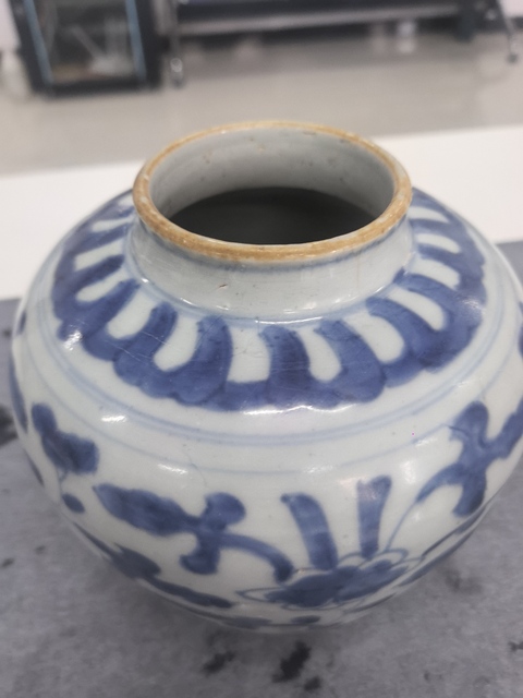 古玩陶瓷花卉紋青花罐真品鑒賞圖