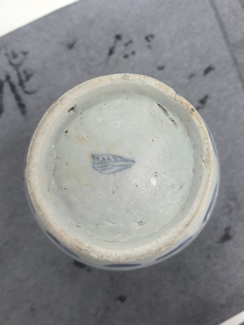 古玩陶瓷花卉紋青花罐真品鑒賞圖