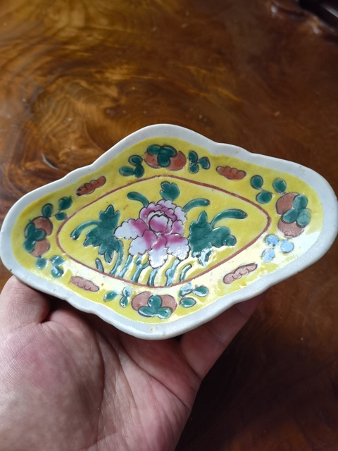 古玩陶瓷晚清海棠盤真品鑒賞圖