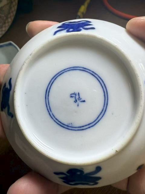 古玩陶瓷仕女嬰戲青花杯盤真品鑒賞圖