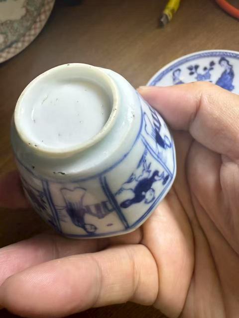 古玩陶瓷仕女嬰戲青花杯盤真品鑒賞圖