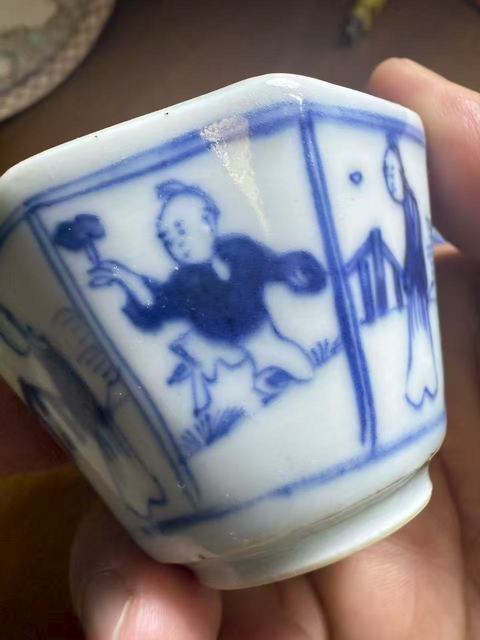 古玩陶瓷仕女嬰戲青花杯盤真品鑒賞圖