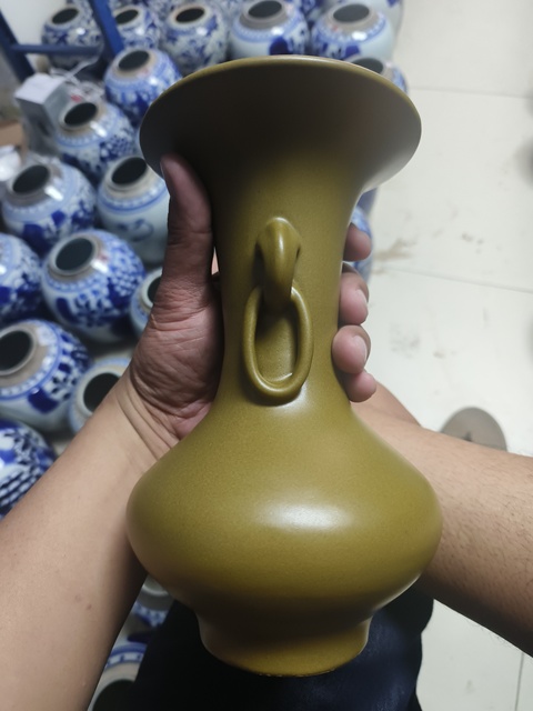 古玩陶瓷茶葉末釉撇口瓶真品鑒賞圖