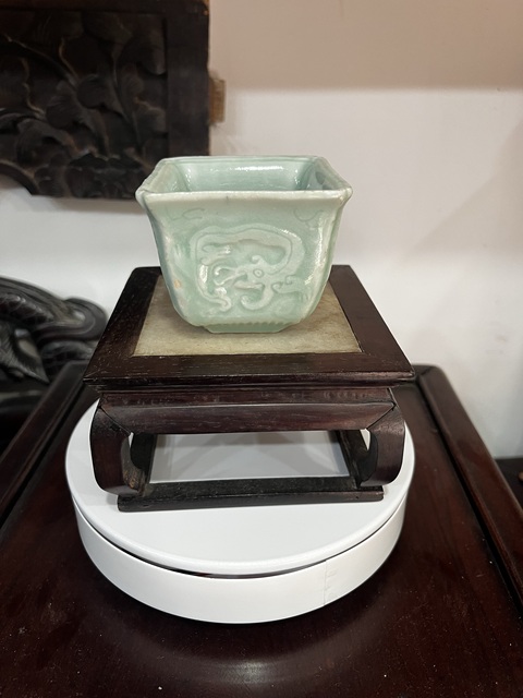 古玩陶瓷青釉四方倭角杯真品鑒賞圖