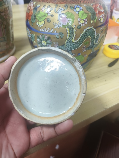 古玩陶瓷青花加彩龍紋罐真品鑒賞圖