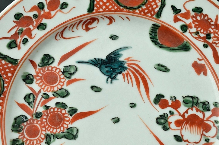 古玩陶瓷明代晚期漳州窯花鳥紅綠彩盤真品鑒賞圖