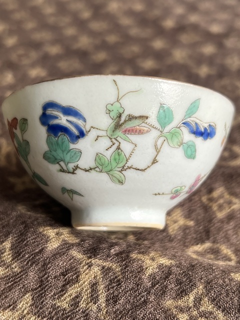 古玩陶瓷粉彩蟲草紋茶碗真品鑒賞圖