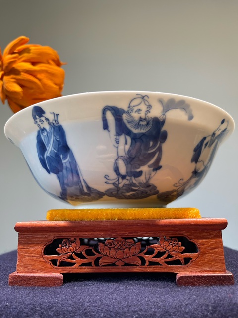 古玩陶瓷順利坤記款八仙圖青花折沿碗真品鑒賞圖