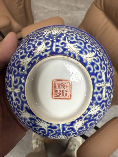 古玩陶瓷藍(lán)料粉彩花卉紋碗真品鑒賞圖