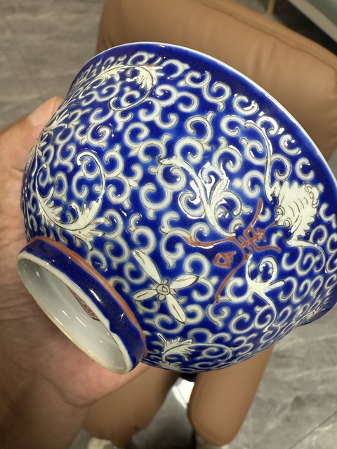 古玩陶瓷藍(lán)料粉彩花卉紋碗真品鑒賞圖