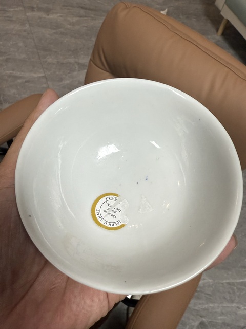 古玩陶瓷藍(lán)料粉彩花卉紋碗真品鑒賞圖