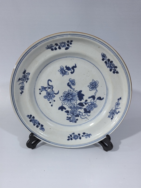 古玩陶瓷清中早·青花花卉賞盤真品鑒賞圖