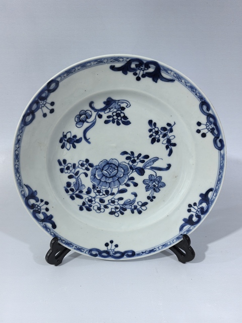 古玩陶瓷清中早·青花花卉賞盤真品鑒賞圖