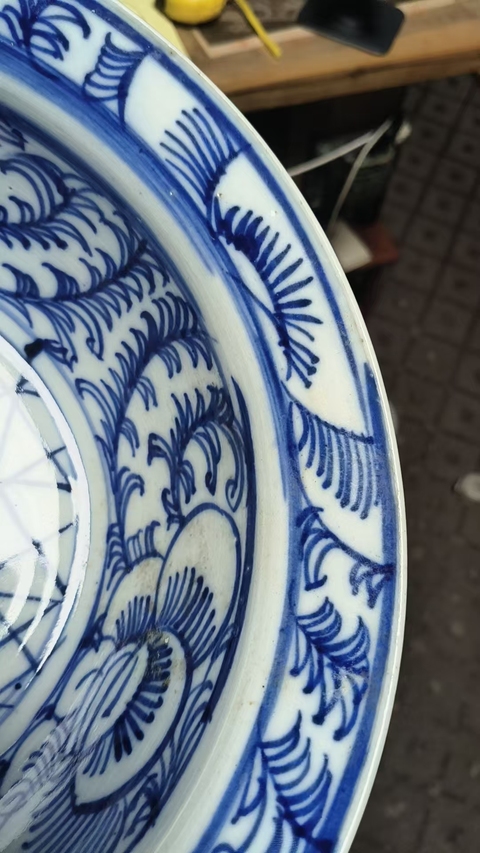 古玩陶瓷花卉紋青花凈手盆真品鑒賞圖