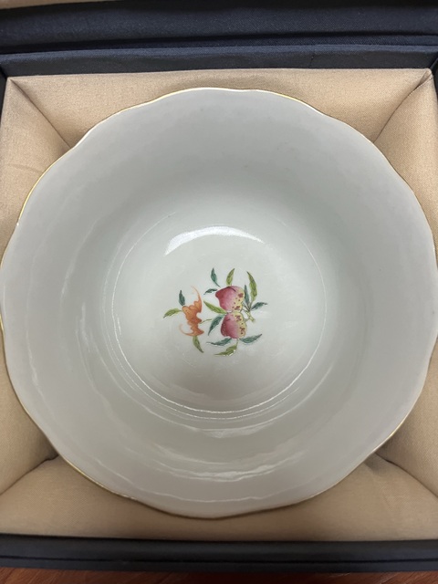 古玩陶瓷清道光粉彩仕女故事圖花口碗真品鑒賞圖