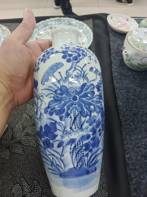 古玩陶瓷花卉詩紋青花瓶真品鑒賞圖