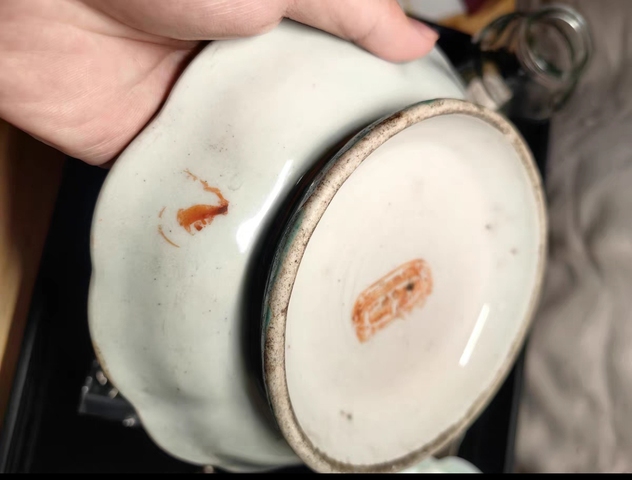 古玩陶瓷花蝶紋粉彩盤真品鑒賞圖