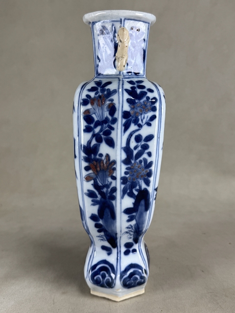 古玩陶瓷青花釉里紅雙耳六方瓶真品鑒賞圖