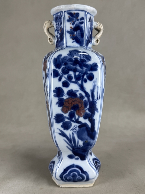 古玩陶瓷青花釉里紅雙耳六方瓶真品鑒賞圖