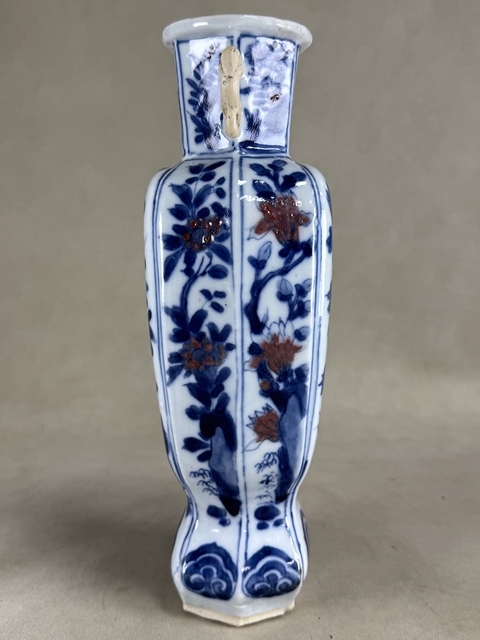 古玩陶瓷青花釉里紅雙耳六方瓶真品鑒賞圖