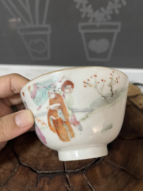 古玩陶瓷人物紋粉彩杯真品鑒賞圖