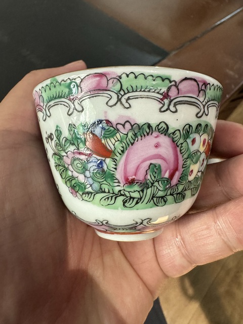 古玩陶瓷廣彩花蝶紋杯真品鑒賞圖