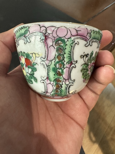 古玩陶瓷廣彩花蝶紋杯真品鑒賞圖