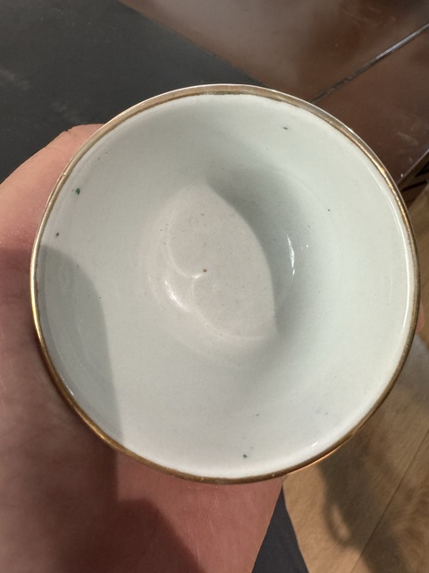 古玩陶瓷廣彩花蝶紋杯真品鑒賞圖