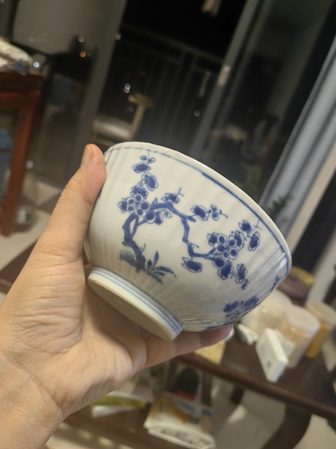 古玩陶瓷花卉紋青花碗真品鑒賞圖