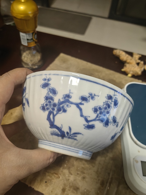 古玩陶瓷花卉紋青花碗真品鑒賞圖