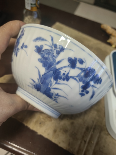 古玩陶瓷花卉紋青花碗真品鑒賞圖