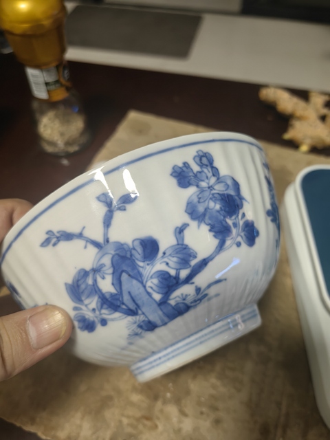 古玩陶瓷花卉紋青花碗真品鑒賞圖