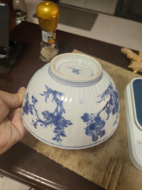 古玩陶瓷花卉紋青花碗真品鑒賞圖