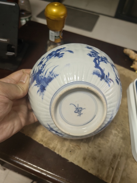 古玩陶瓷花卉紋青花碗真品鑒賞圖