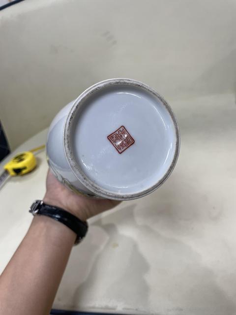 古玩陶瓷粉彩二喬圖撇口瓶真品鑒賞圖