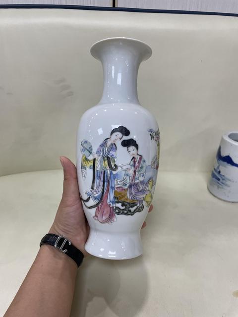 古玩陶瓷粉彩二喬圖撇口瓶真品鑒賞圖