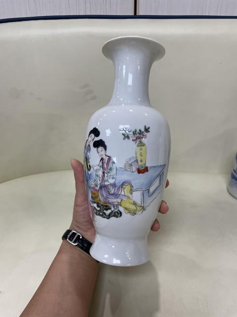 古玩陶瓷粉彩二喬圖撇口瓶真品鑒賞圖