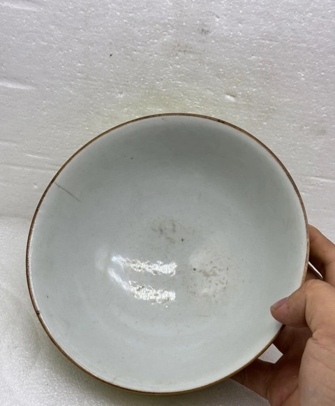 古玩陶瓷黃地粉彩花卉紋碗真品鑒賞圖