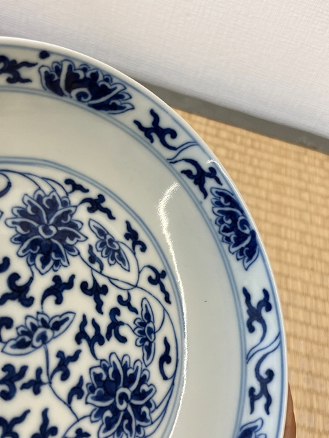 古玩陶瓷青花纏枝花卉紋盤(pán)真品鑒賞圖