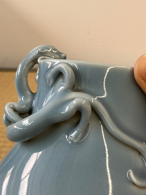 古玩陶瓷天藍釉貼塑螭龍紋尊真品鑒賞圖