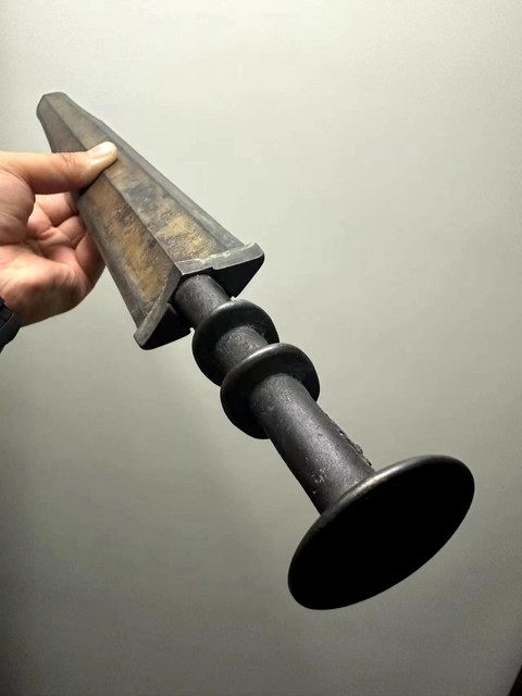 古玩銅器戰國青銅劍真品鑒賞圖