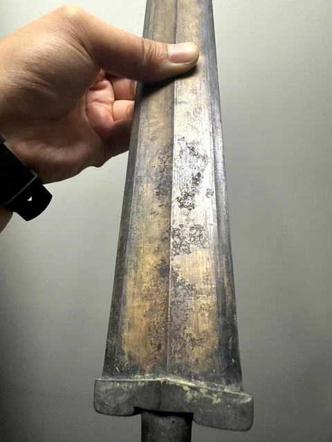 古玩銅器戰國青銅劍真品鑒賞圖