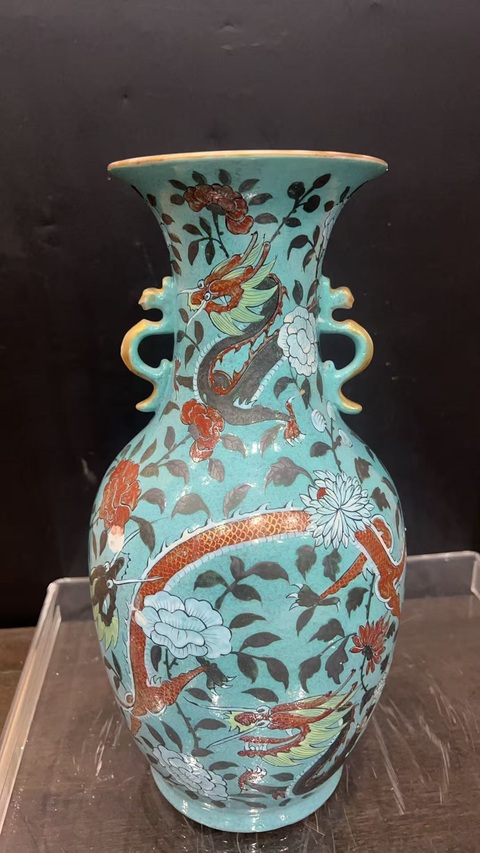 古玩陶瓷綠松地龍穿花雙耳瓶真品鑒賞圖