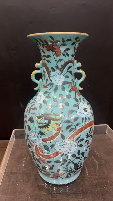 古玩陶瓷綠松地龍穿花雙耳瓶真品鑒賞圖