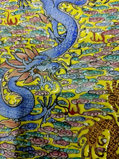 古玩陶瓷粉彩龍紋盤真品鑒賞圖