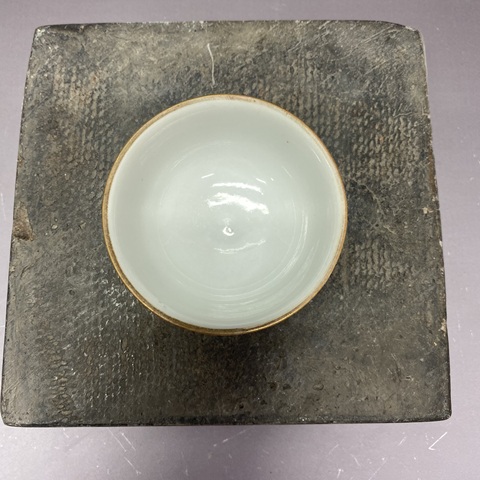 古玩陶瓷清中期醬釉開窗粉彩花卉茶杯拍賣,當(dāng)前價(jià)格469元