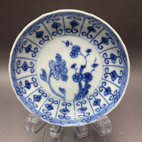 古玩陶瓷花卉紋青花杯盤真品鑒賞圖