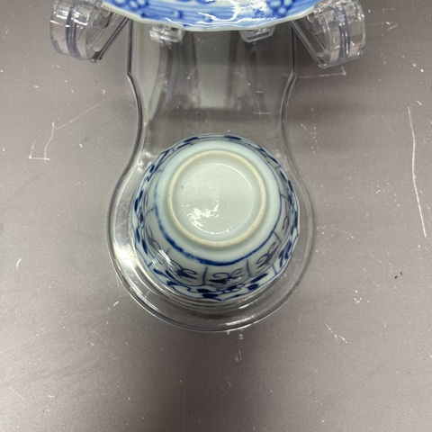古玩陶瓷花卉紋青花杯盤真品鑒賞圖