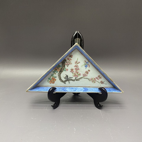古玩陶瓷花鳥紋粉彩角盤真品鑒賞圖